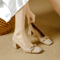 Damen elegante Blockabsatzpumps mit dekorativem Kettendesign
