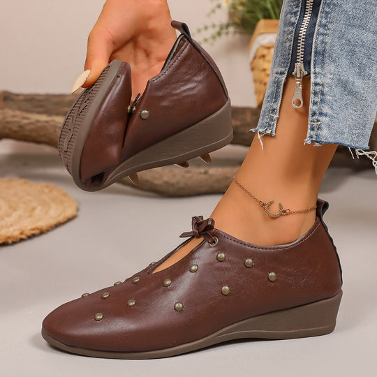 Damen modische Mokassins mit stylischem Nieten-Design und komfortablem Fußbett R&B