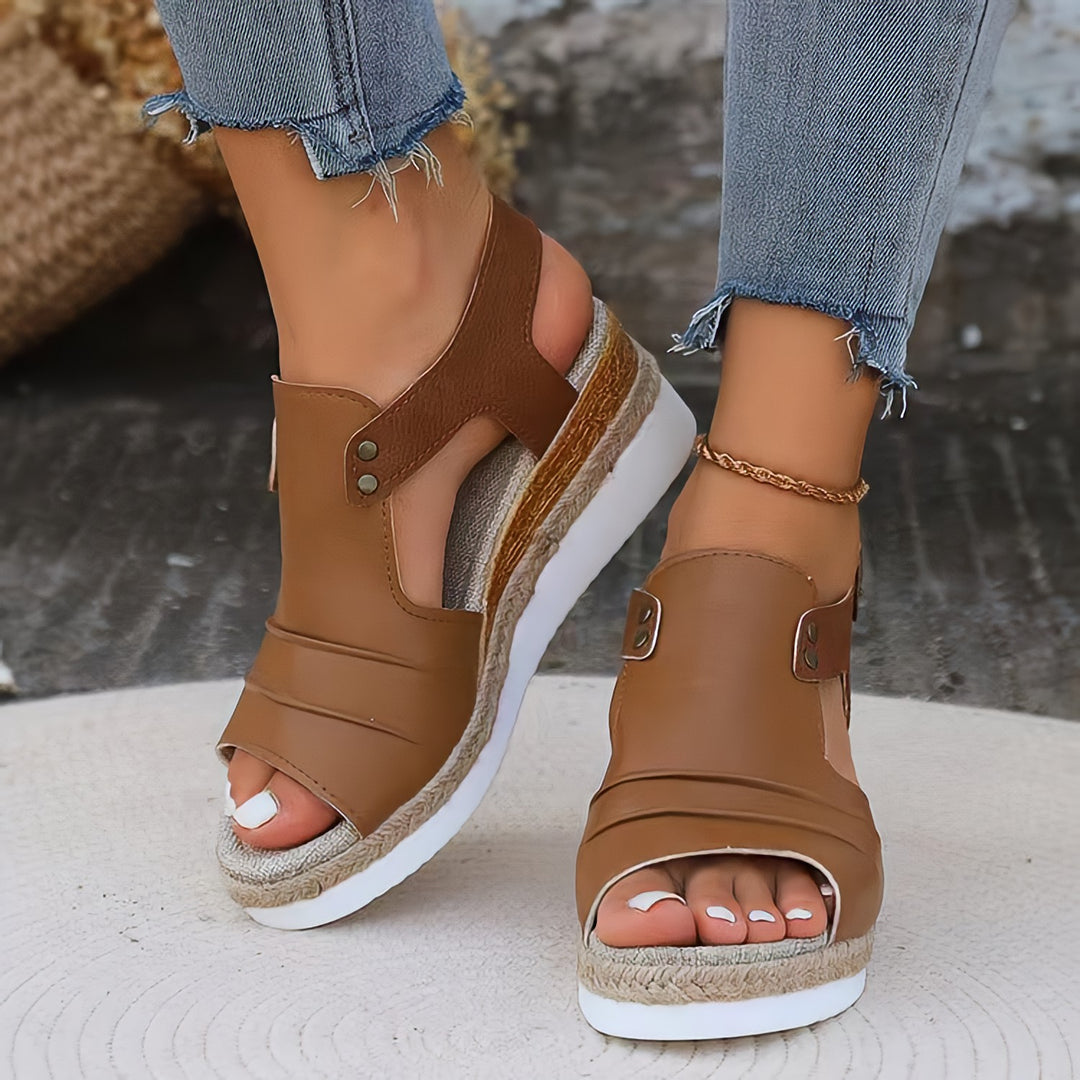 Damen nan Keilsandalette mit juteumwickeltem Espadrille-Plateau verstellbarem Fersenriemen und gepolstertem Komfortfußbett R&B