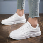 Damen nan niedrig geschnittener Kunstleder Sneaker mit holografischem Fersenbesatz R&B