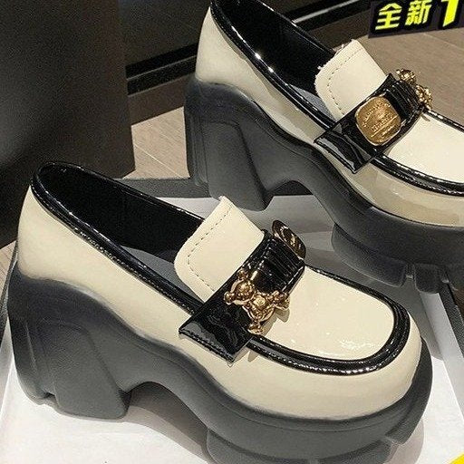 Damen Plateauschuhe mit glänzendem Obermaterial und modischen Applikationen R&B