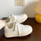 Damen Sportliche Sneakers mit gepolsterter Laufsohle und markantem Design R&B