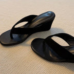 Damen Wedgesandalen mit komfortablem Fußbett und modischem Design R&B