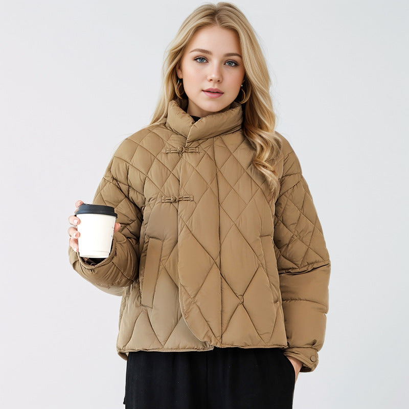 Damen gesteppte Jacke mit hohem Kragen und praktischen Druckknopfdetails R&B