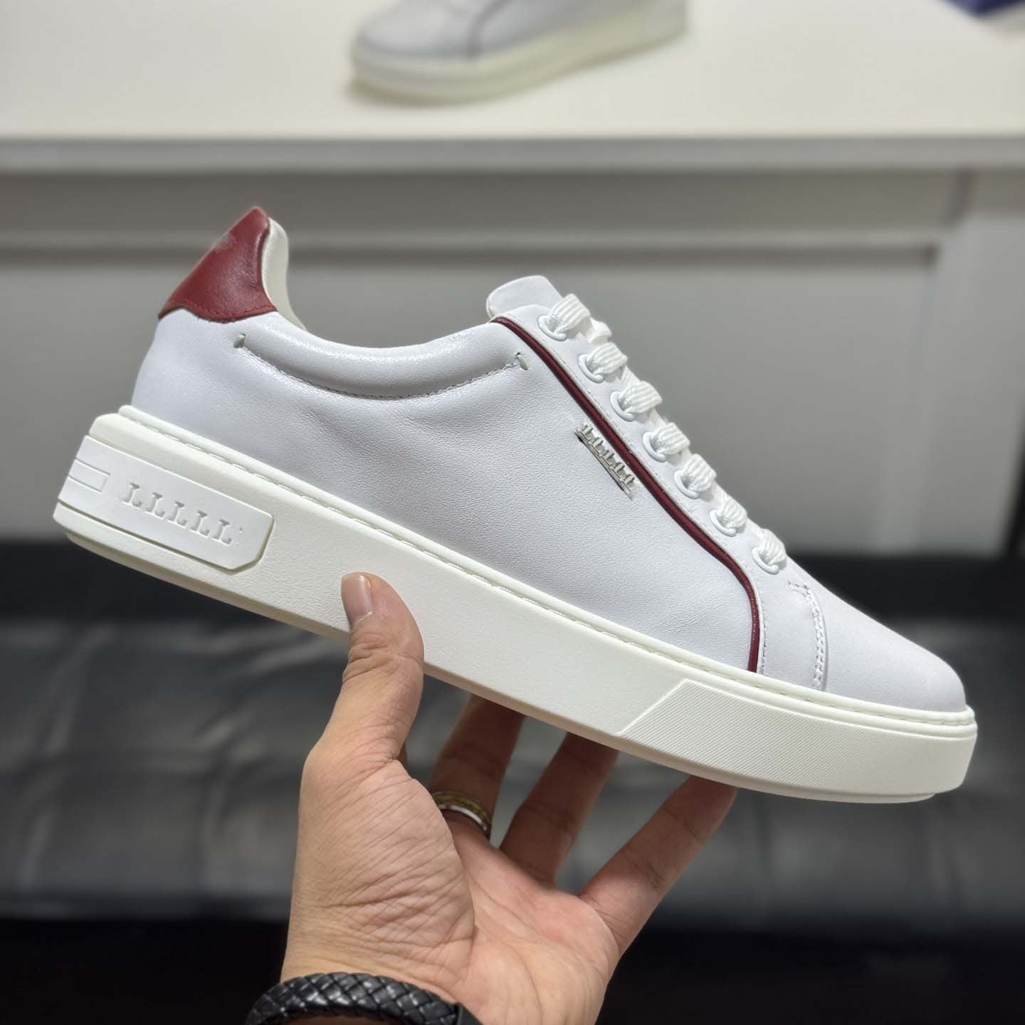 Damen Lifestyle Sneakers mit modischem Detail und gepolsterter Sohle R&B