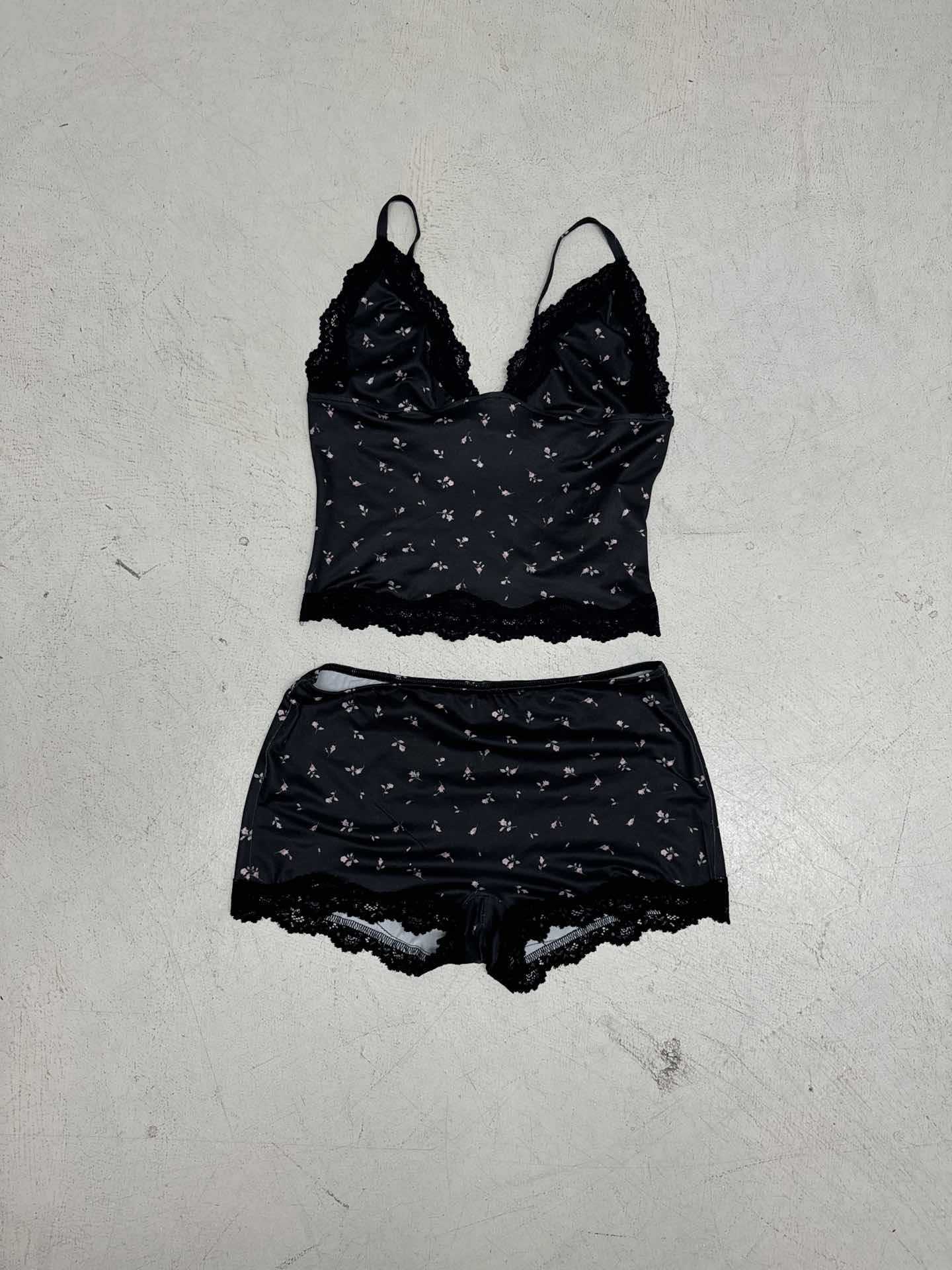 Damen Nachtwäsche-Set mit zarten Spitzenakzenten und verspieltem Blumenmuster R&B