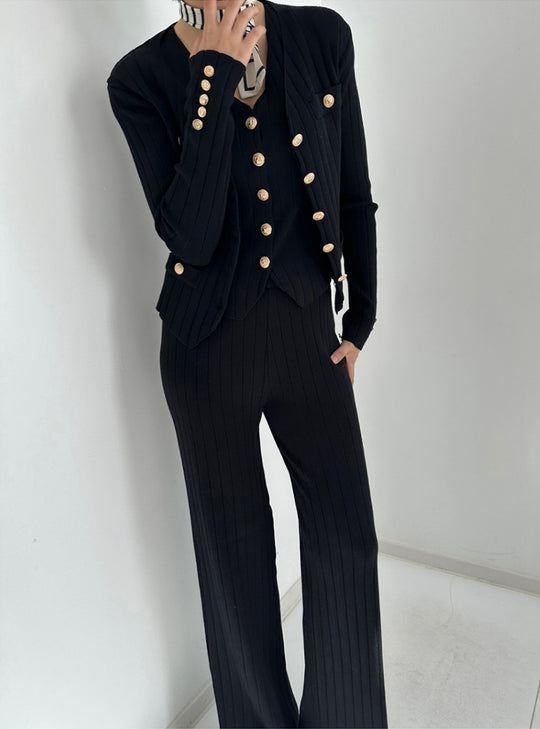 Damen elegantes gestricktes Ensemble mit Knopfdetaillierung R&B
