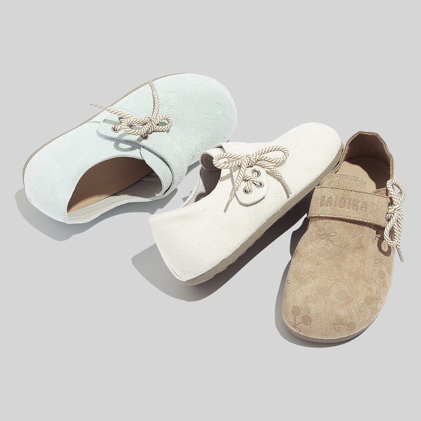 Damen Stilvolle Slipper mit dekorativem Schnürsystem und weichem Obermaterial