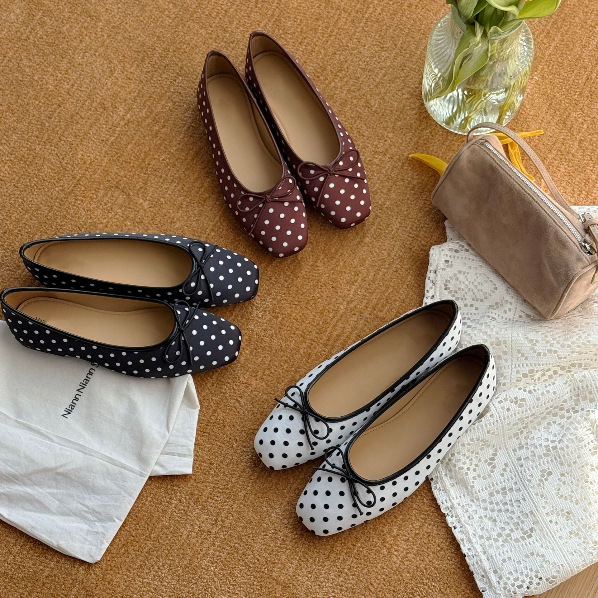 Damen Ballerinas mit einzigartigem Punktmuster und elegantem Riemchen R&B