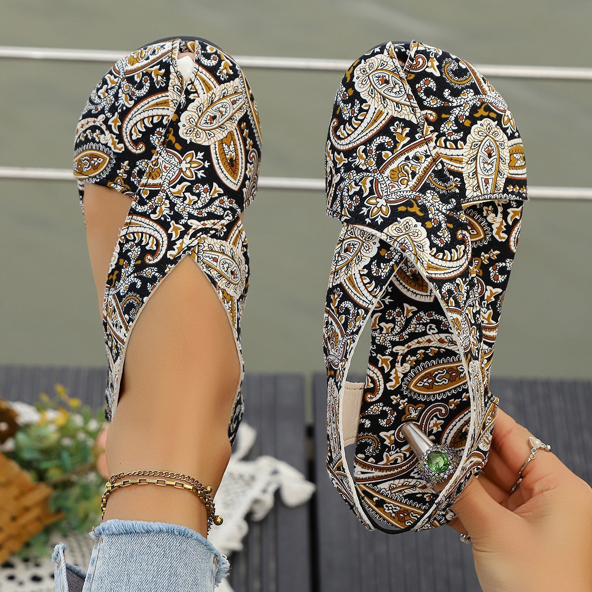 Damen Offene Sandalen mit floralem Muster und bequemem Fußbett R&B