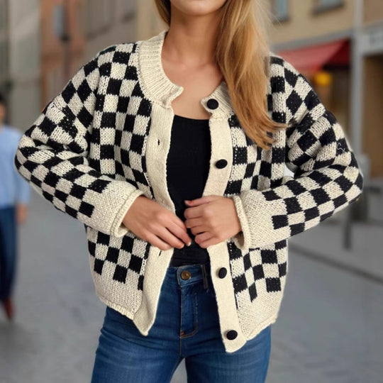 Damen Grobstrickjacke mit modernem Karomuster und praktischen Knopfdetails R&B