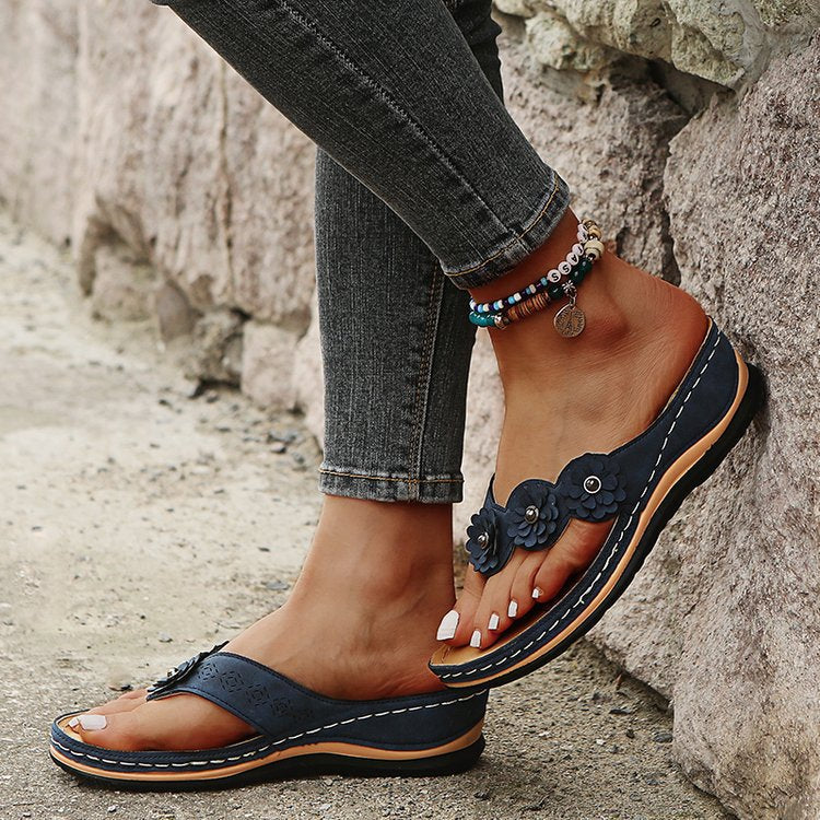Damen Komfortable und dekorative Zehentrenner-Sandalen mit Blumendetails R&B
