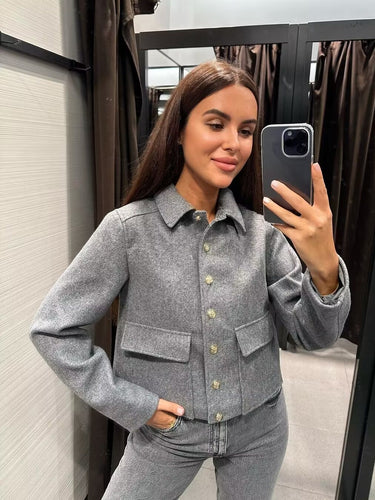 Damen modische Kurzjacke mit praktischen Taschen und goldenen Knöpfen R&B