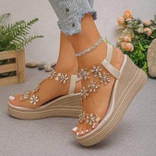 Damen Wedge-Sandalen mit floralem Dekor R&B