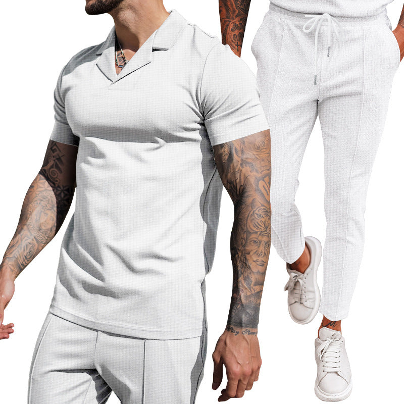 Herren modernes Freizeit-Set mit poloähnlichem Oberteil und schmal geschnittenen Hosen