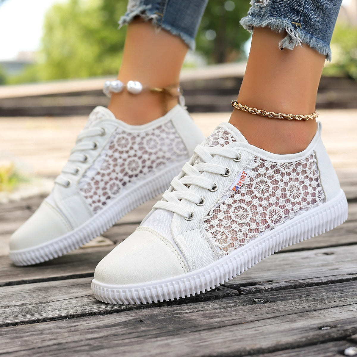 Damen Sneakers mit floraler Spitze und leichter Sohle R&B