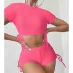 Damen sportliches Crop-Top mit verspielten Bindändern und Shorts