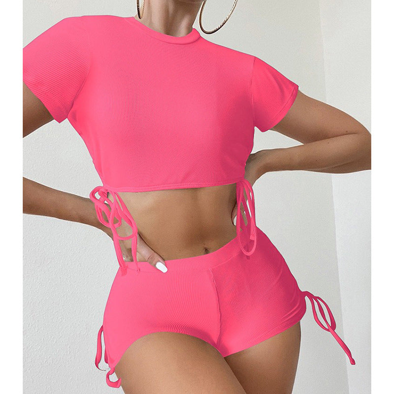 Damen sportliches Crop-Top mit verspielten Bindändern und Shorts