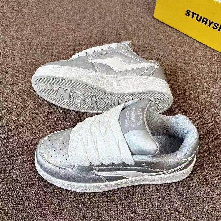 Damen Sneakers mit glänzendem Obermaterial und bequemer Schnürung R&B