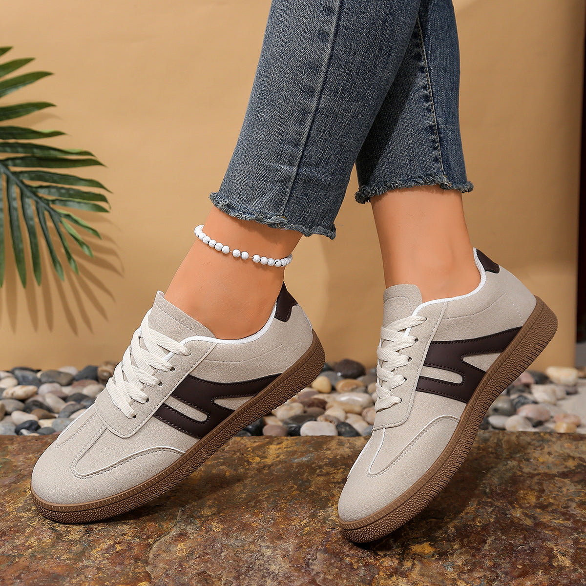 Damen Freizeitsneaker mit sportlicher Silhouette und rutschfester Sohle R&B