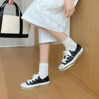 Damen Sneakers im klassischen Retro-Design mit trendigen Schnürdetails und bequemer Sohle