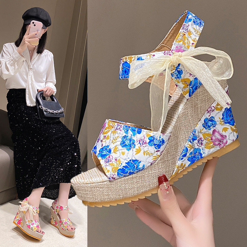 Damen Wedge-Sandalen mit floralem Druck und transparenter Schleifenverzierung R&B