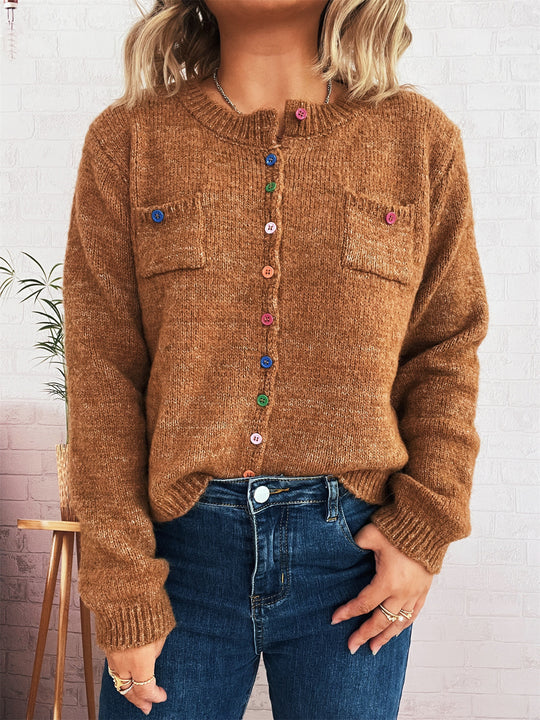 Damen Strickjacke mit bunten Knopfdetails und praktischen Taschen R&B