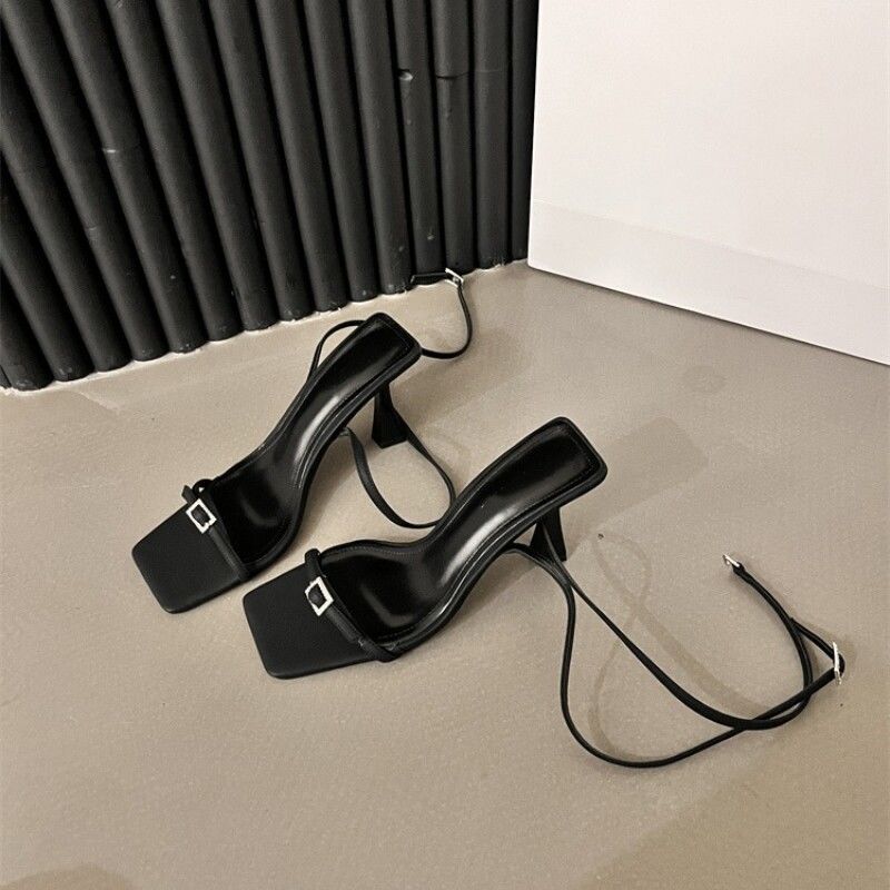 Damen elegante Sandalen mit filigranen Riemen R&B