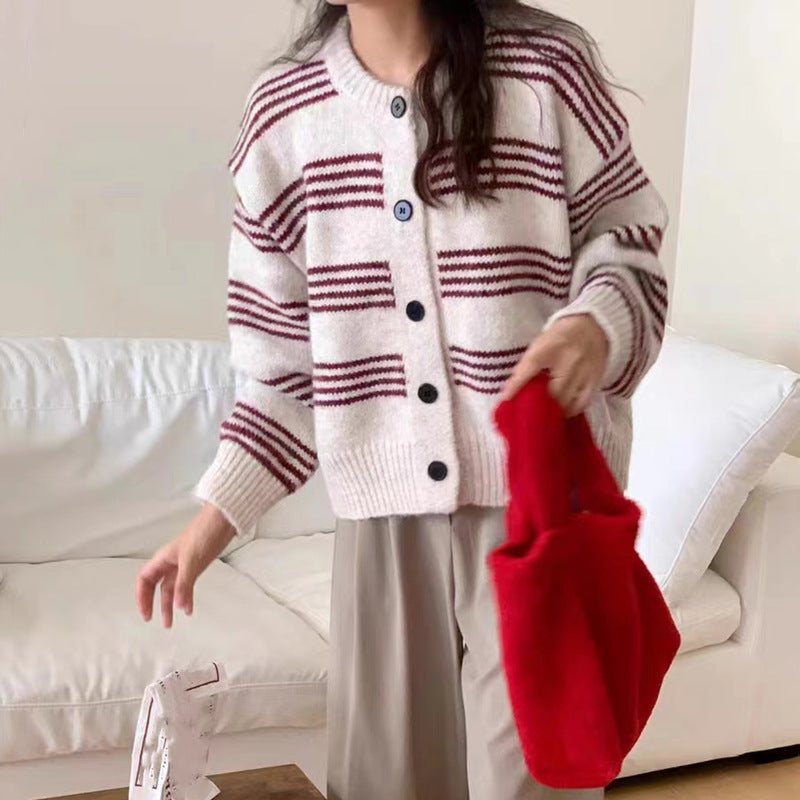 Damen modische Strickjacke mit feiner Streifenstruktur und dekorativen Knöpfen R&B