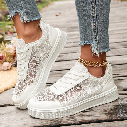 Damen Sneaker mit floralem Spitzen-Design und glänzender Oberflächenstruktur R&B