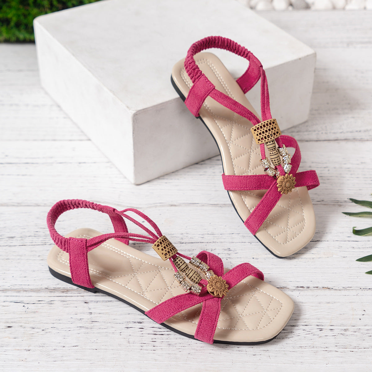 Damen Zierliche Sandalen mit dekorativen Anhängern R&B
