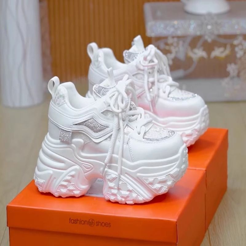 Damen Modische Plateau-Sneaker mit glamourösen Akzenten