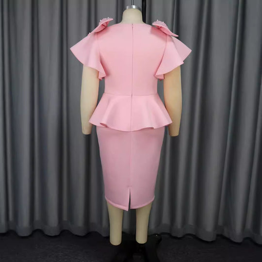 Damen Elegantes Kleid mit voluminösen Rüschensäumen und Perlenakzenten R&B
