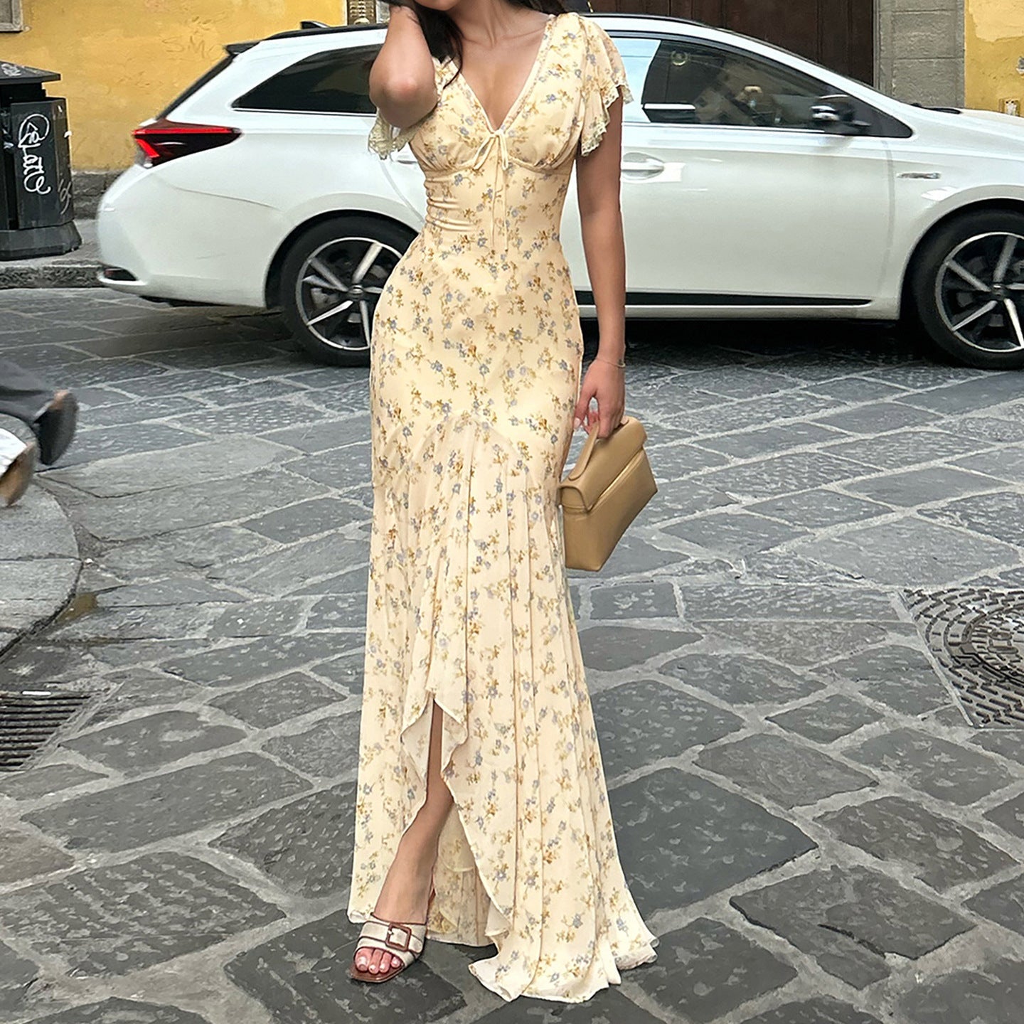 Damen Maxikleid mit romantischem Blumenmuster und verspieltem V-Ausschnitt R&B