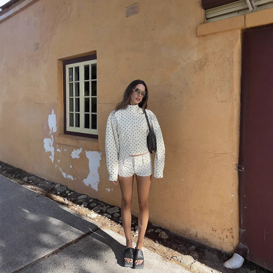Damen Kurzjacke im modernen Punktedesign mit hochgeschlossenem Kragen R&B