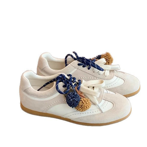 Damen modische Freizeit-Sneaker mit dekorativen Pompons und innovativem Schnürsystem R&B