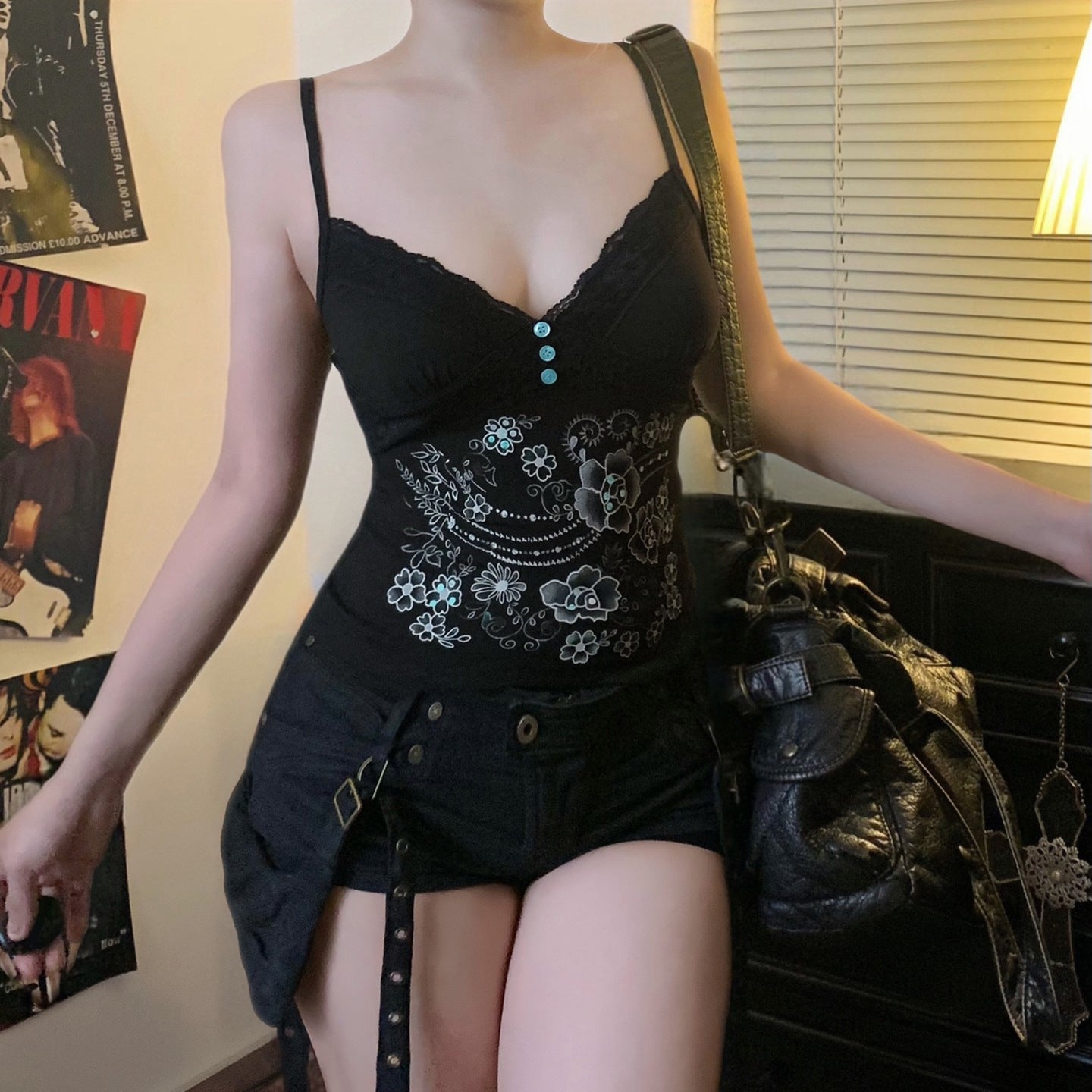 Damen Spitzentop mit floralem Design und dekorativen Knöpfen R&B