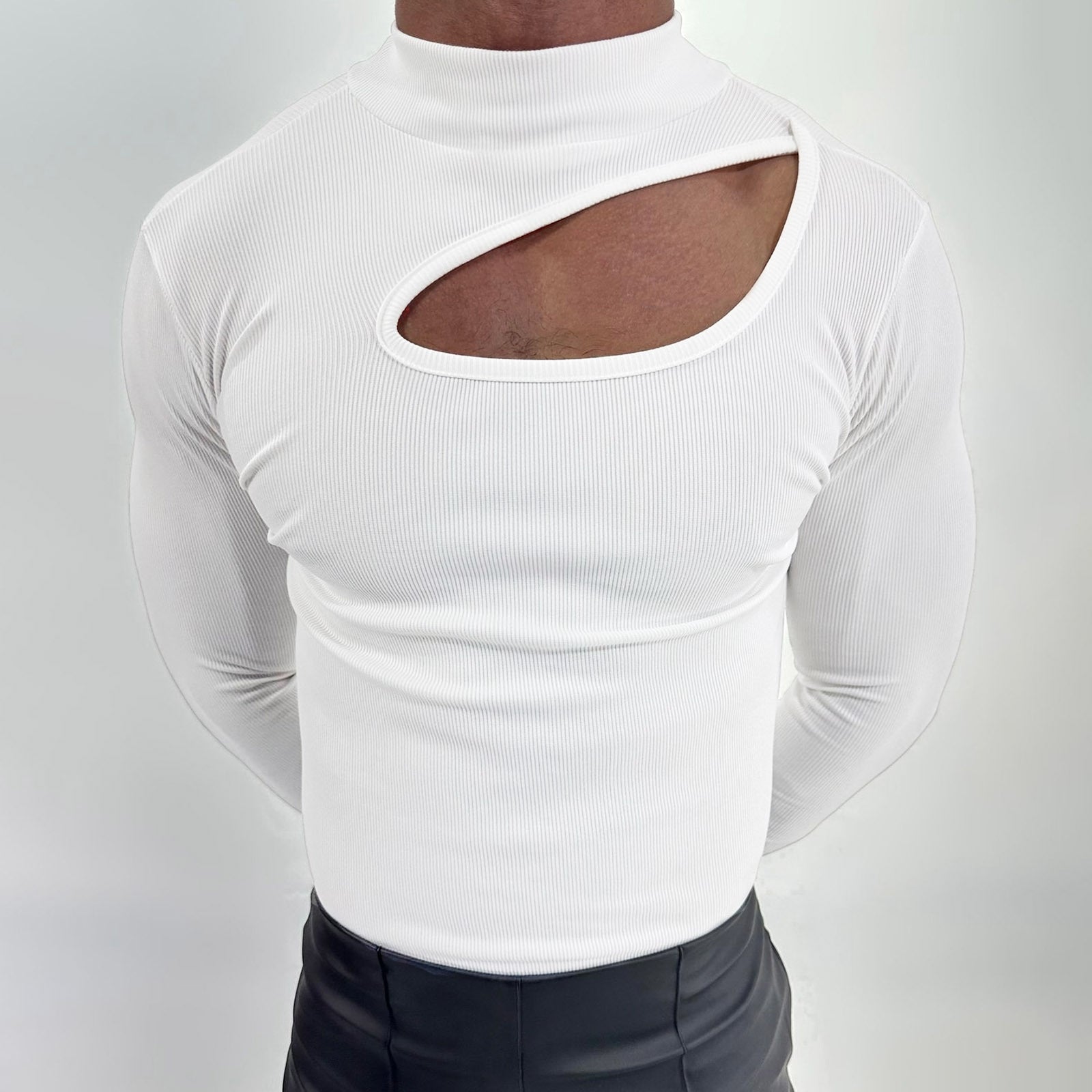 Damen nan eng anliegendes Langarm-Oberteil aus feinem Rippjersey mit asymmetrischem Schulter-Ausschnitt und hohem Kragen R&B
