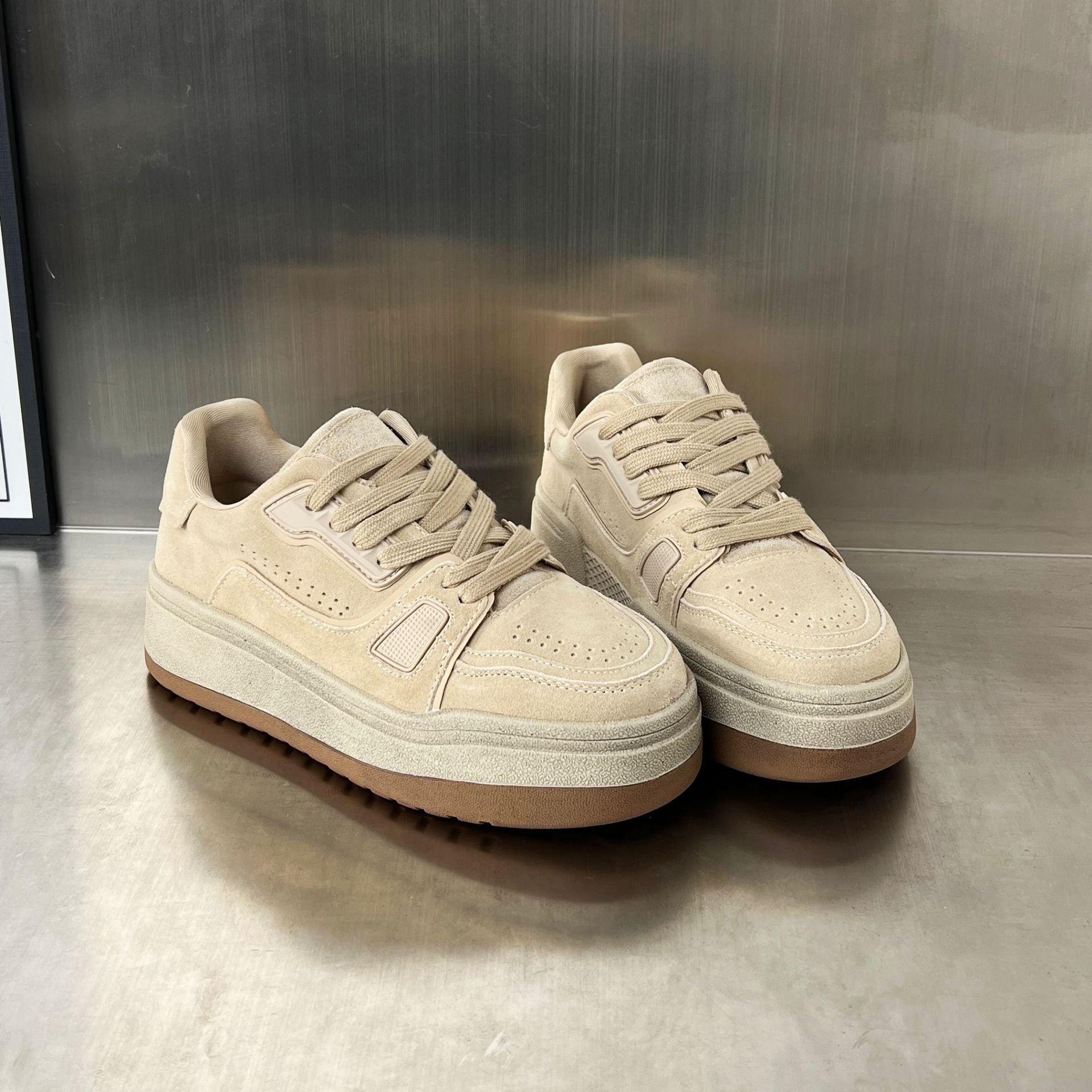 Damen Chunky Sneakers aus hochwertigem Wildleder mit bequemem Fußbett und rutschfester Sohle R&B