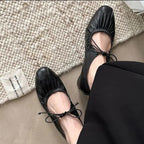 Damen Ballerina-Schuhe mit elegante Raffung und modischem Schnürdetail