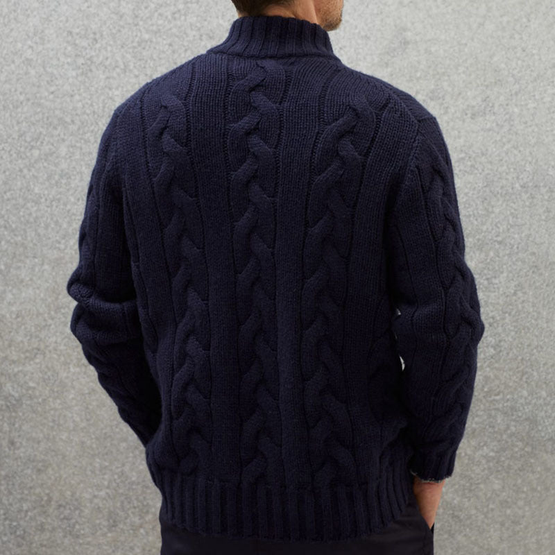 Herren Strickjacke mit dekorativem Zopfdesign und hohem Stehkragen R&B