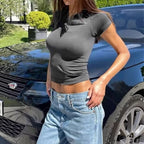 Damen sportliches Kurzarm-T-Shirt mit hochgeschlossenem Schnitt und figurbetonter Passform EB