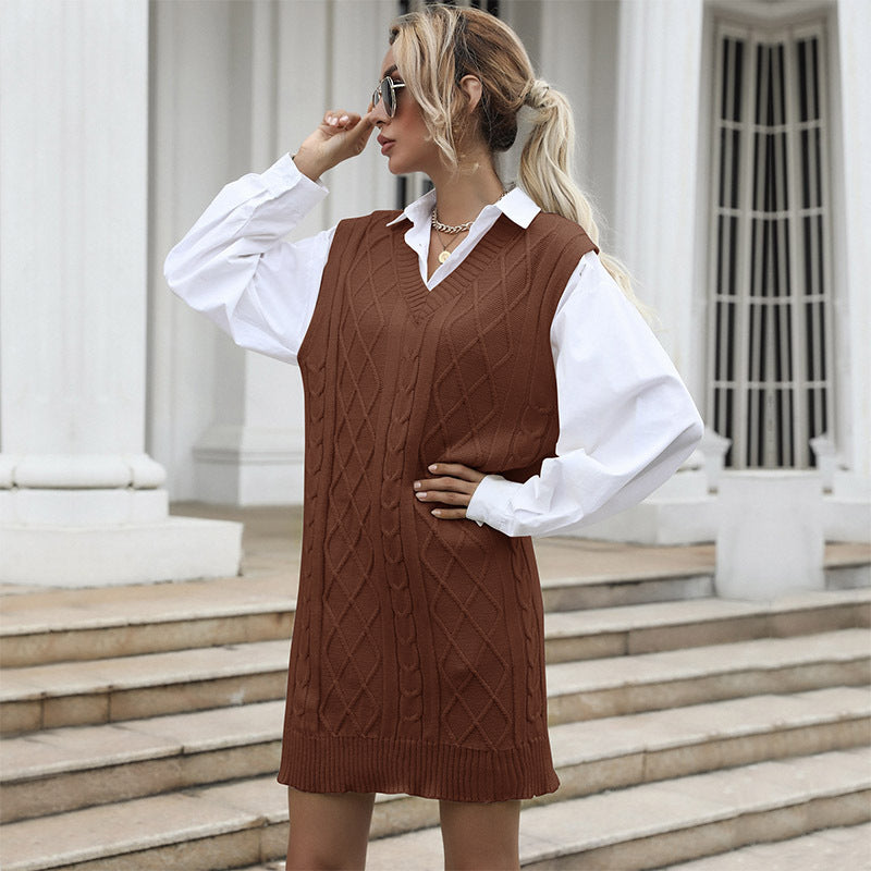 Damen Strickkleid mit modernem Zopfmuster und elegantem V-Ausschnitt R&B