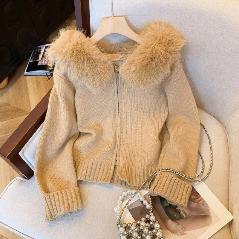 Damen Strickjacke mit abnehmbarer Kunstfellkapuze und enganliegendem Schnitt R&B