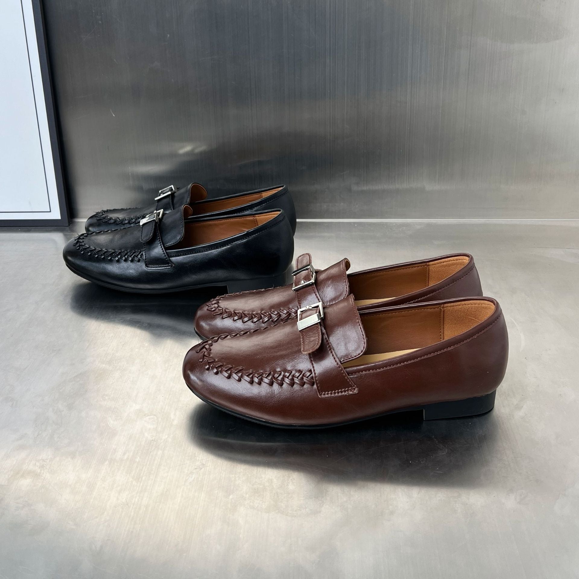 Damen Elegante Mokassins aus hochwertigem Leder mit stilvoller Schnallenverzierung R&B