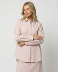 Schickes schwarzes Kleid mit Trompetenärmeln und Polo-Kragen für Damen