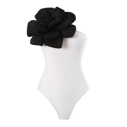 Damen Eleganter Badeanzug mit großem Blumen-Detail und transparentem Überrock R&B