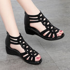 Damen Elegante und stilvolle Sandalen mit innovativem Riemendesign