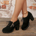 Damen Elegante und modische High-Heel Stiefel mit dekorativen Schnürsenkeln und edgy Reißverschluss R&B