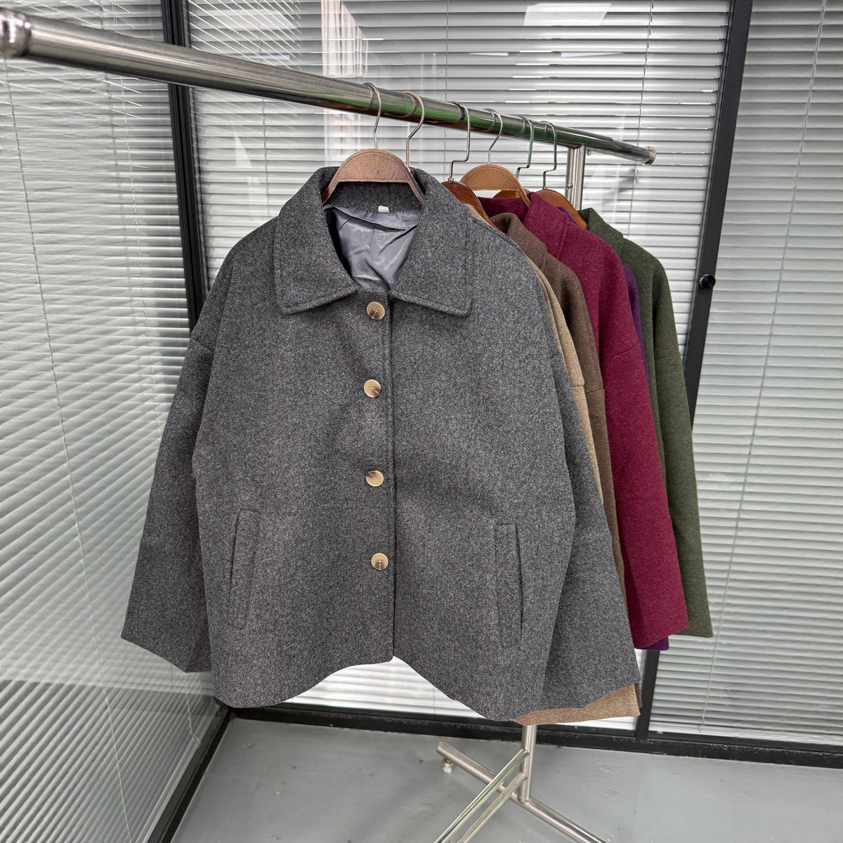 Damen Oversize Wolljacke mit dekorativen Knöpfen R&B